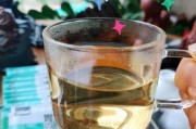 如何给中暑的萨摩喝水？（了解中暑的症状及正确喝水方法）